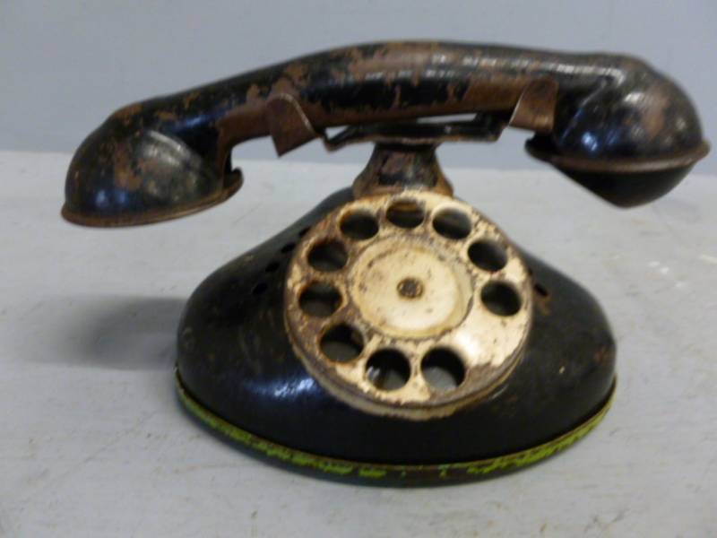 lot 116 image: Vintage Toy