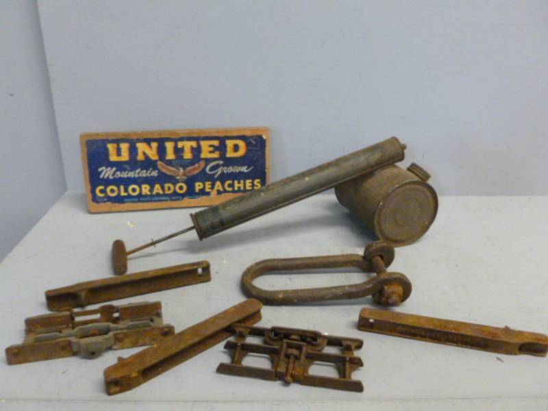 lot 122 image: Vintage Items
