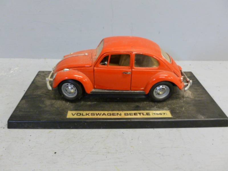 lot 137 image: Die Cast Metal Car