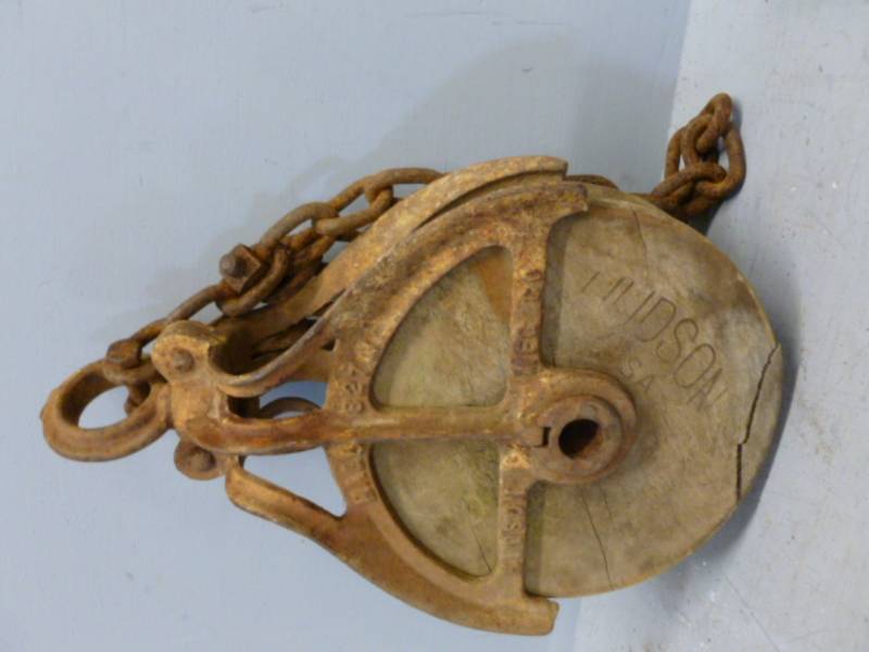 lot 141 image: Vintage Barn Pulley