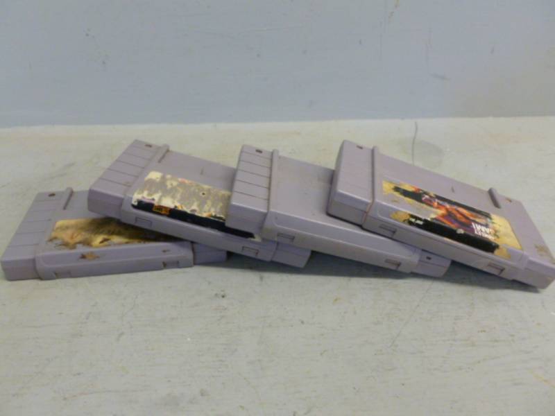 lot 165 image: Super Nintendo Games