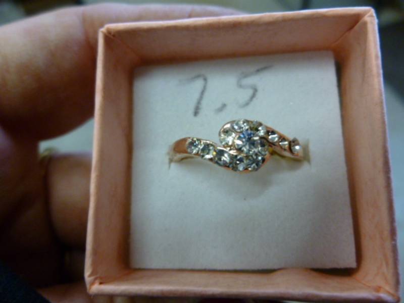 lot 195 image: Ladies Ring