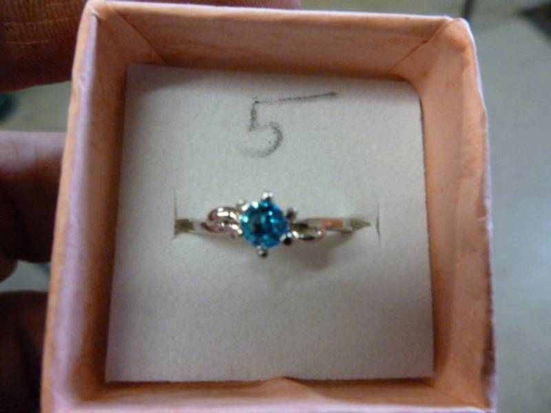 lot 198 image: Ladies Ring