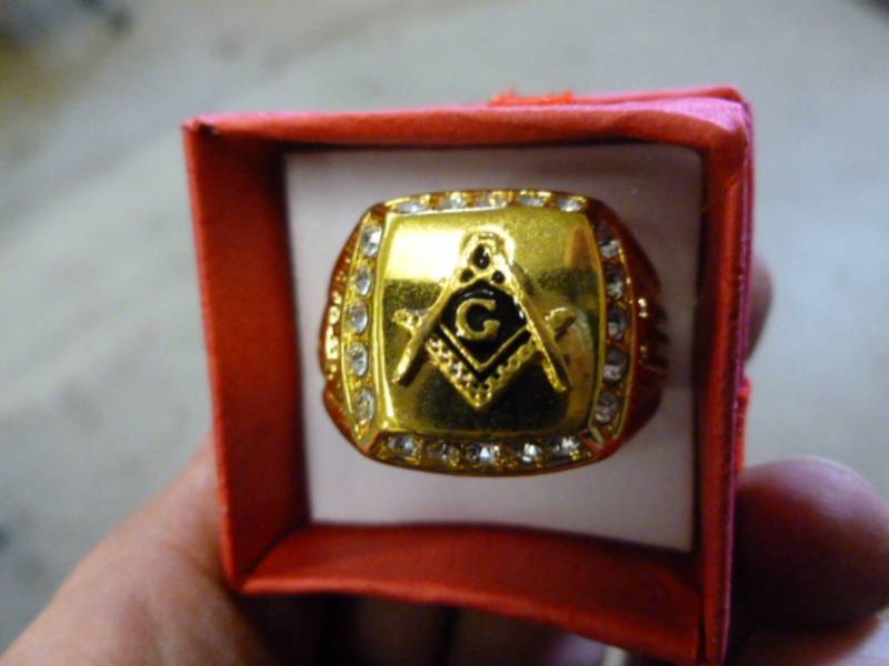 lot 201 image: Mens Ring