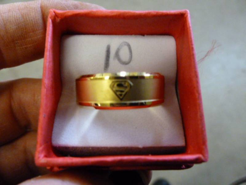 lot 203 image: Mens Ring