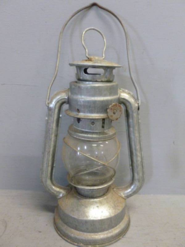 lot 206 image: Decorative