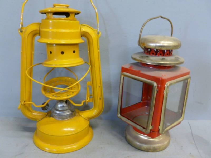 lot 211 image: Barn Lantern