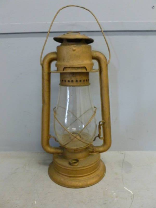 lot 245 image: Vintage Barn Lantern