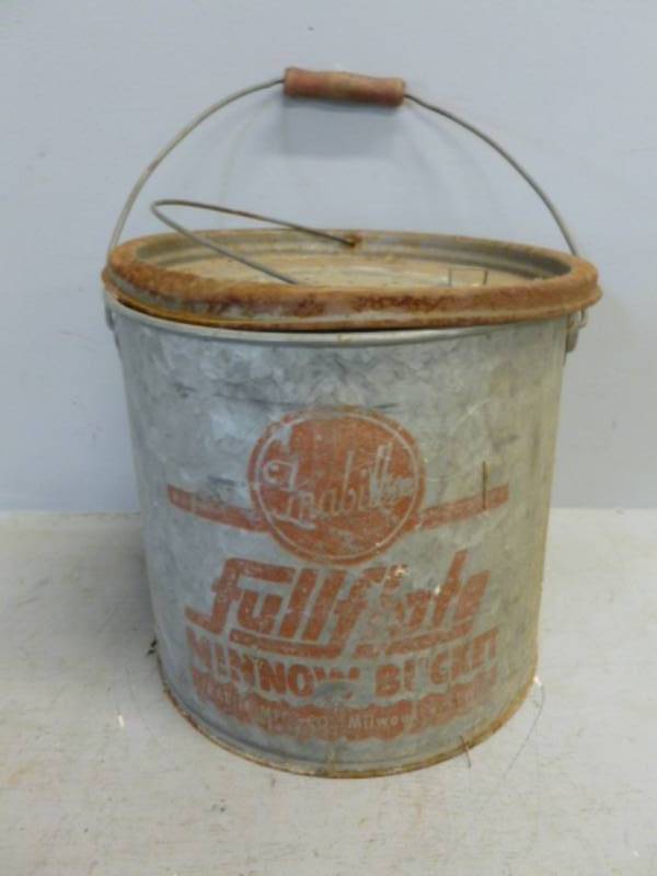 lot 250 image: Vintage Minnow Bucket