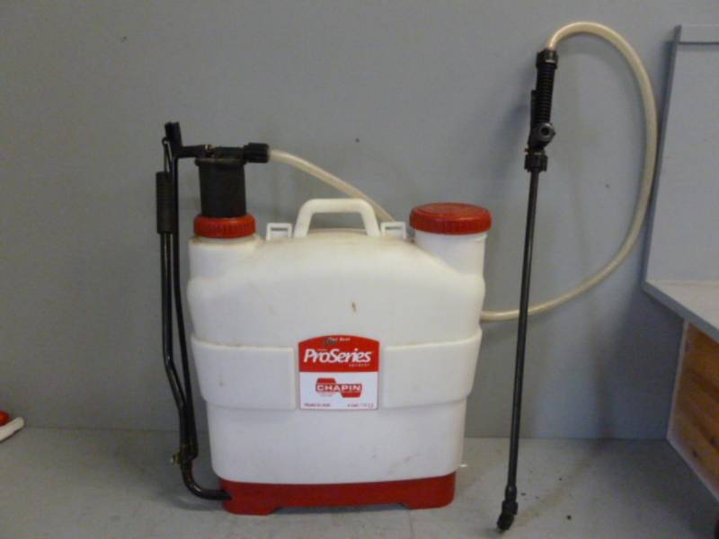 lot 255 image: Fertilizer Sprayer