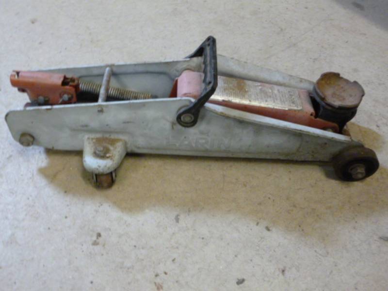 lot 265 image: Hydraulic Jack