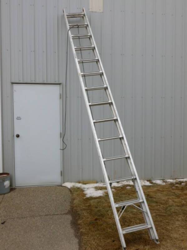 lot 268 image: Extension Ladder