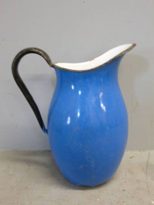 lot 273 image: Vintage Enamelware
