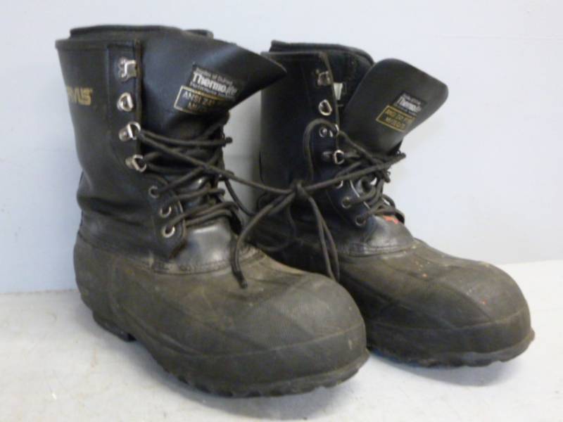 lot 280 image: Winter Boots