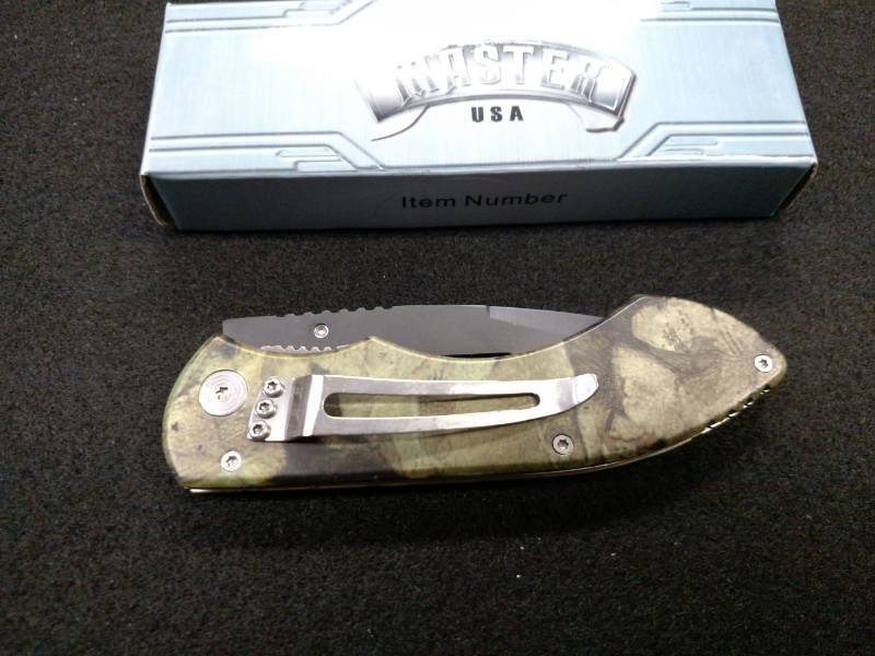 lot 113 image: Master Lock Blade Knife...