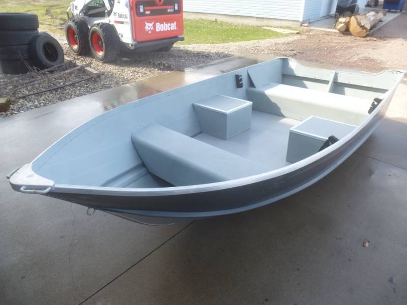 2001 Smoker Craft Boat