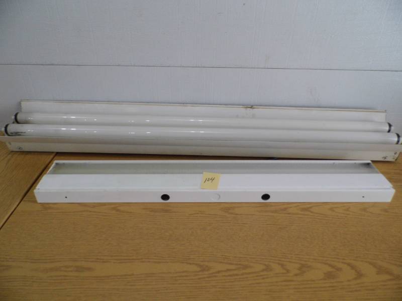 Lot of 2 Light Fixtures