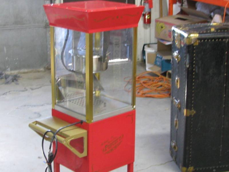 Old Fashion Pop Corn Machine