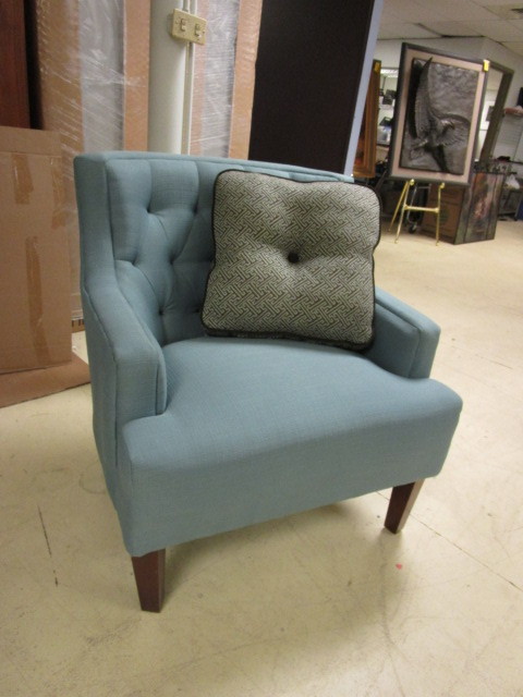 ACCENT CHAIR