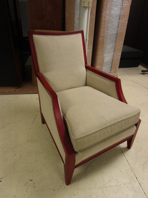 ACCENT CHAIR