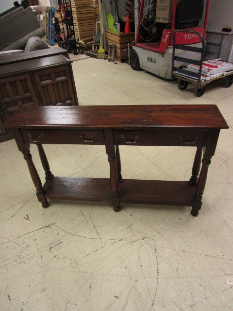 ENGLISH LEG CONSOLE TABLE
