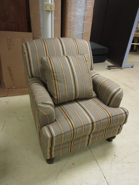 ACCENT CHAIR