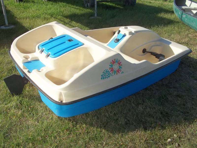 lot 2 image: Water Wheeler Paddle Boat