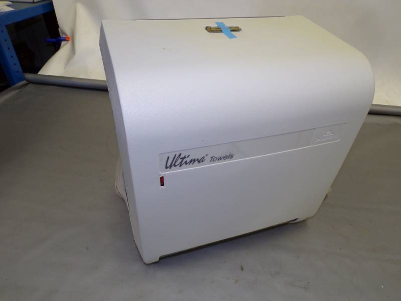 lot 6 image: Paper Towel Dispensor