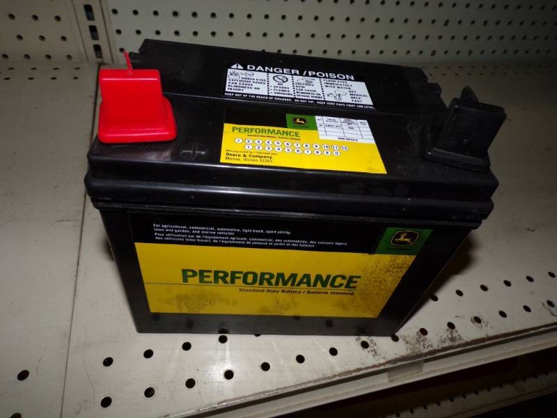lot 9 image: John Deere Lawn Mower Battery Unused