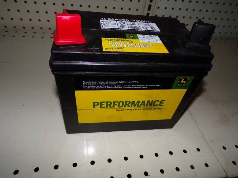 lot 10 image: John Deere Lawn Mower Battery Unused