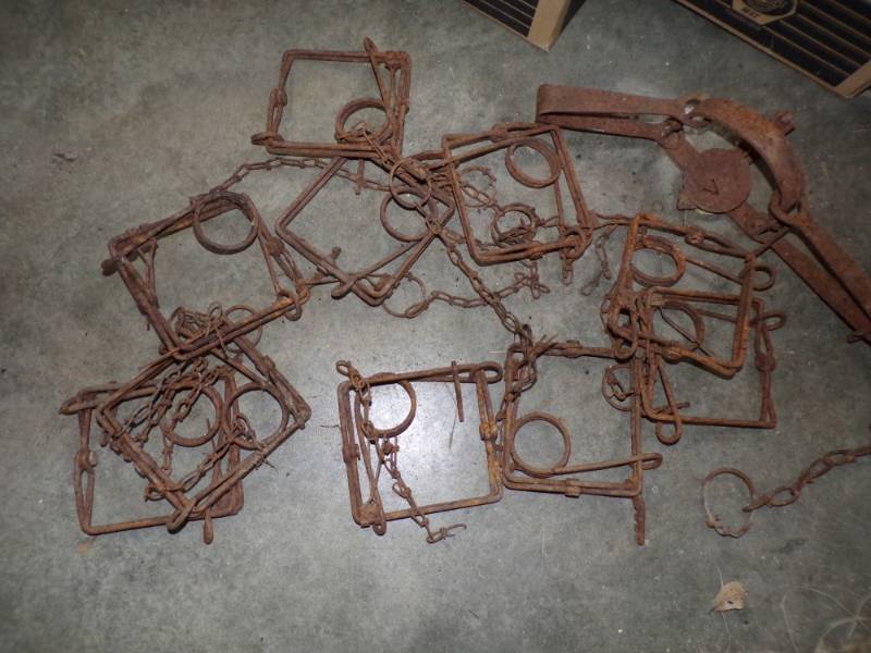 lot 58 image: 10 traps