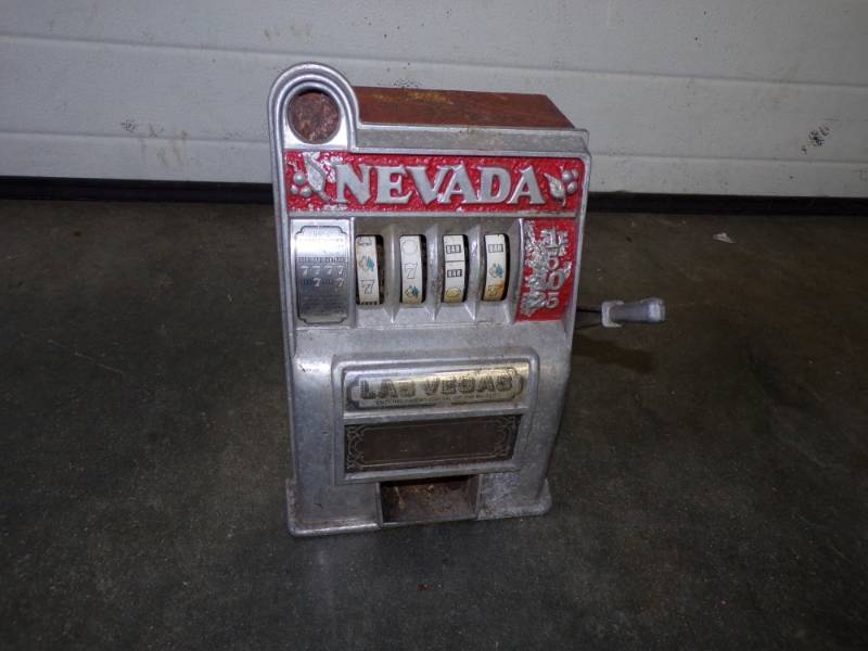 lot 60 image: Vintage Metal Toy Slot Macine
