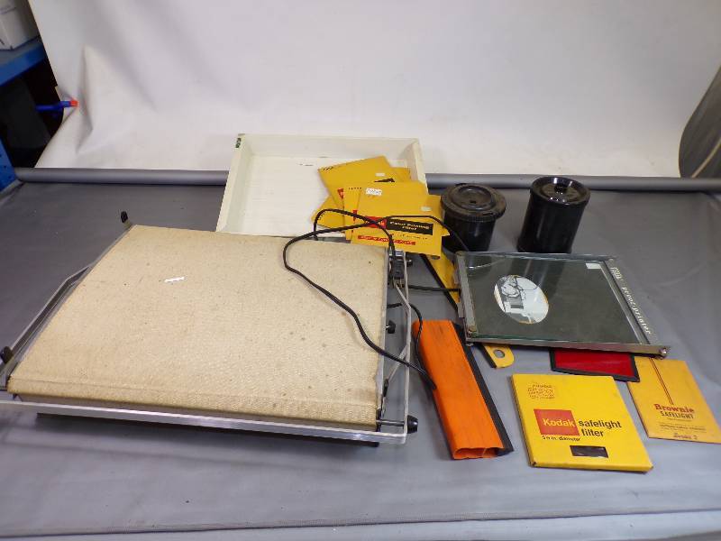 lot 47 image: Vintage Photography Developing Equipment
