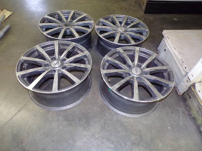lot 62 image: Wheels for Audi Q-7 2012, will fit some Porsche, Mercedes and VW