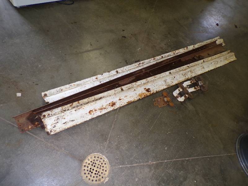 lot 66 image: Vintage Barn Door Rollers with track