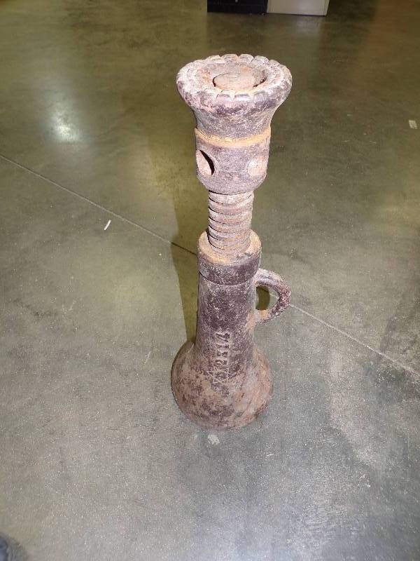 lot 69 image: Vintage Screw Jack