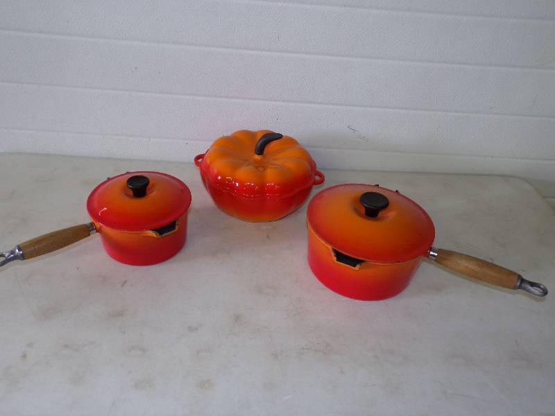 lot 17 image: Collectable Le Creuset Cookware and Cast Iron Country Cottage Dish