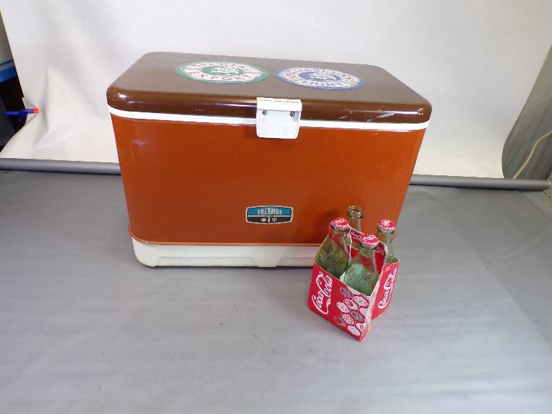 lot 24 image: Vintage  Special Export Thermos Cooler and 1980 Collectable Coke Bottles