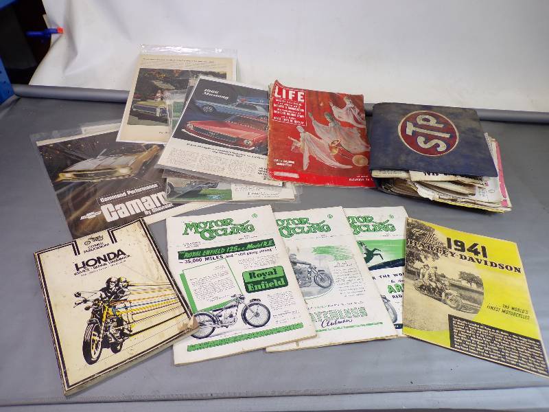 lot 32 image: Lot of Vintage Magazines, Brochures, Manuals and Advertising