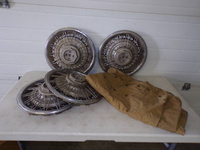 lot 39 image: Spoked Hubcaps and 7 x 8 Canvas Tarp