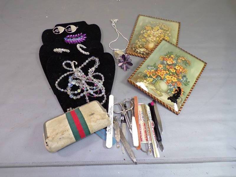 lot 45 image: Vintage Jewelry, Costume Jewelry 2 Concave Silhouette Pictures