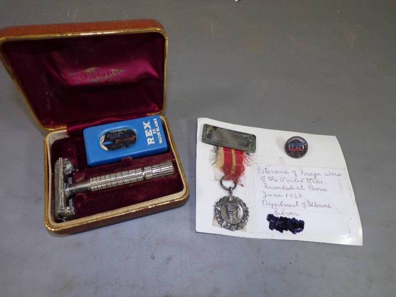 lot 73 image: Vintage Authentic Metal Veterans of Foreign Wars, and Gilette Safety Razor in case