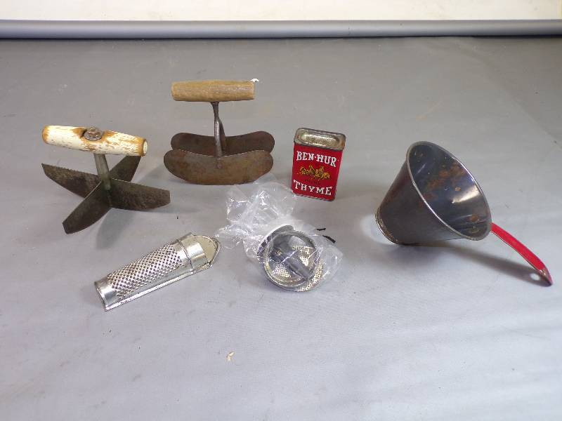 lot 79 image: Vintage Choppers, Grater, Nesco 5 ML Strainer, BenHur Spice Tin