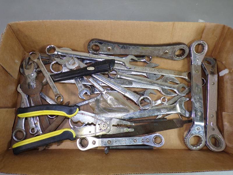 lot 98 image: Wrenches and Double end Ratcheting Wrenches