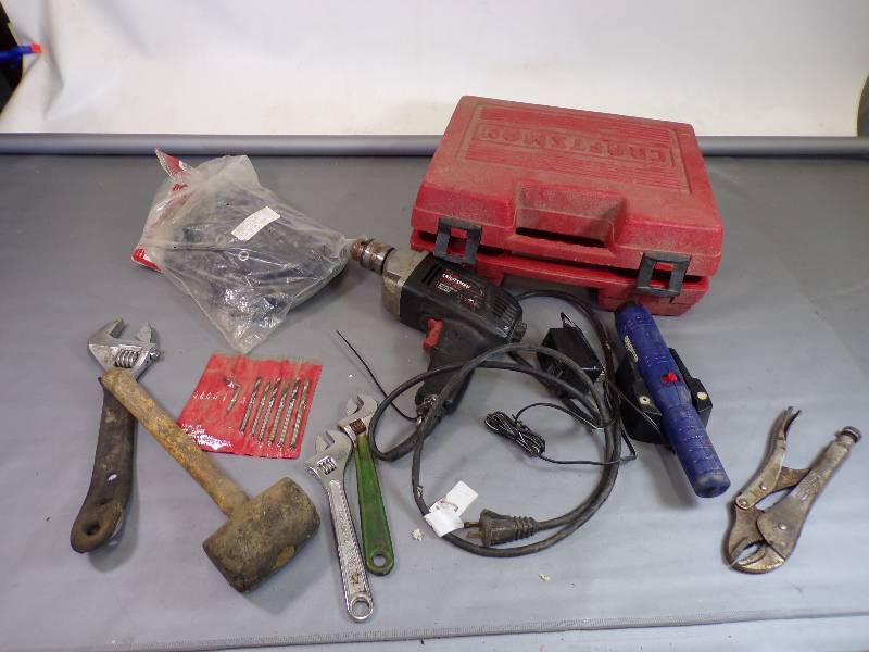 lot 101 image: Drills, Tools and Knee pads