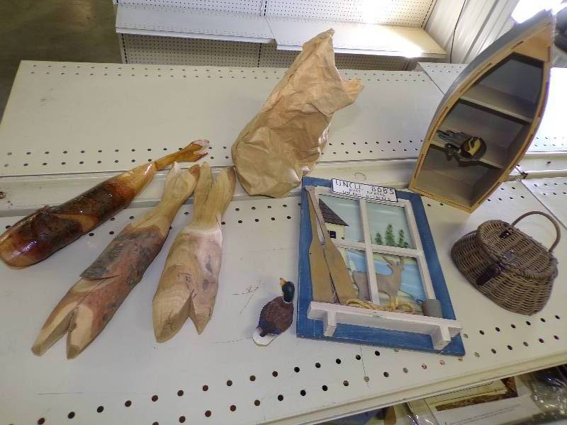 lot 106 image: Cabin Fishing Dcor