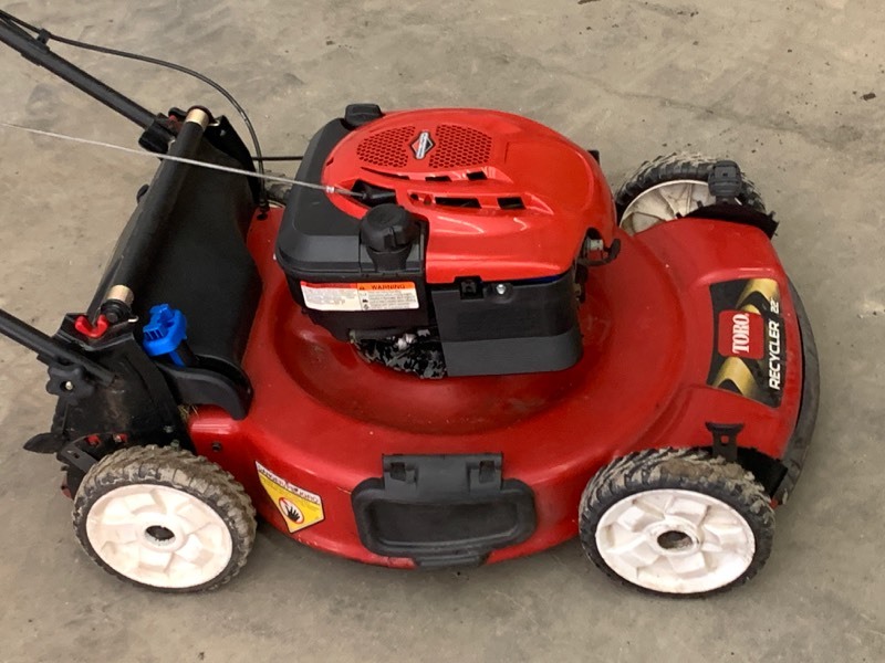 lot 11 image: Toro Recycler 22 Lawn Mower
