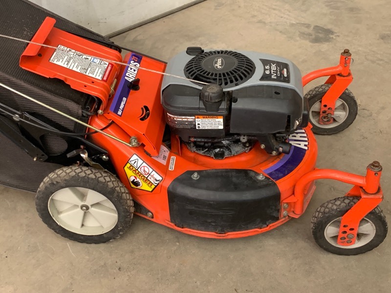 lot 15 image: Ariens 3-In-1 Lawn Mower