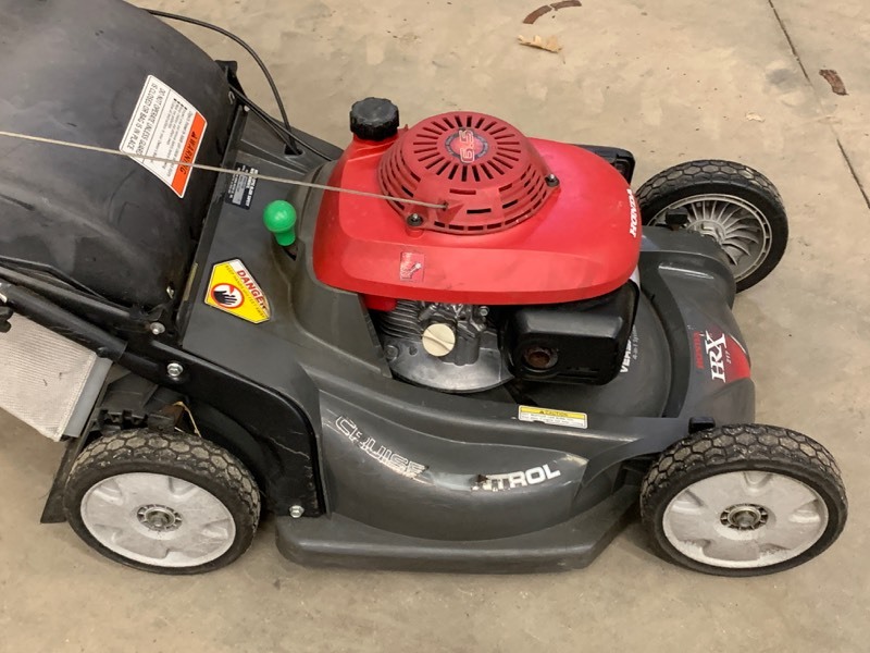 lot 17 image: Honda HRX-217 Lawn Mower