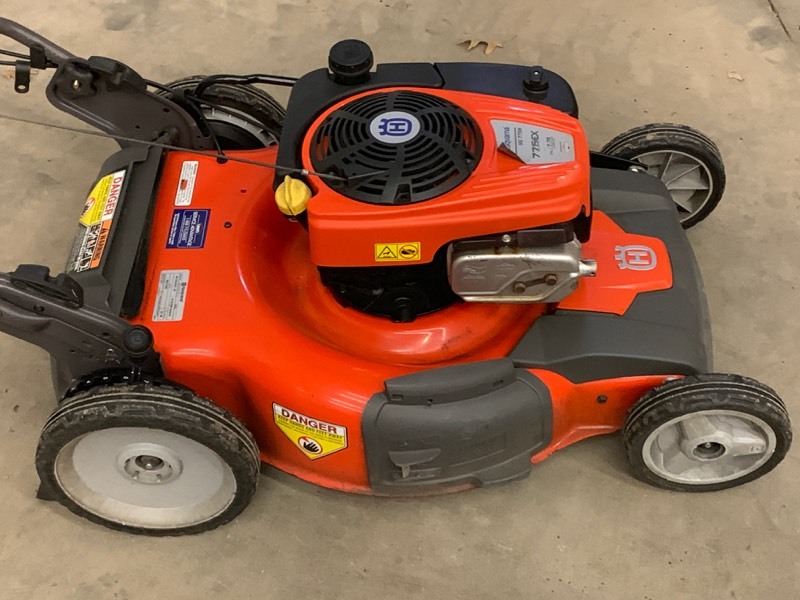 lot 18 image: Husqvarna HU-775H Lawn Mower